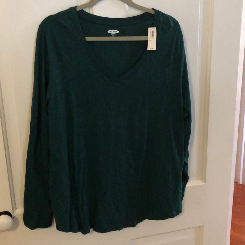 Women’s green long sleeve tee